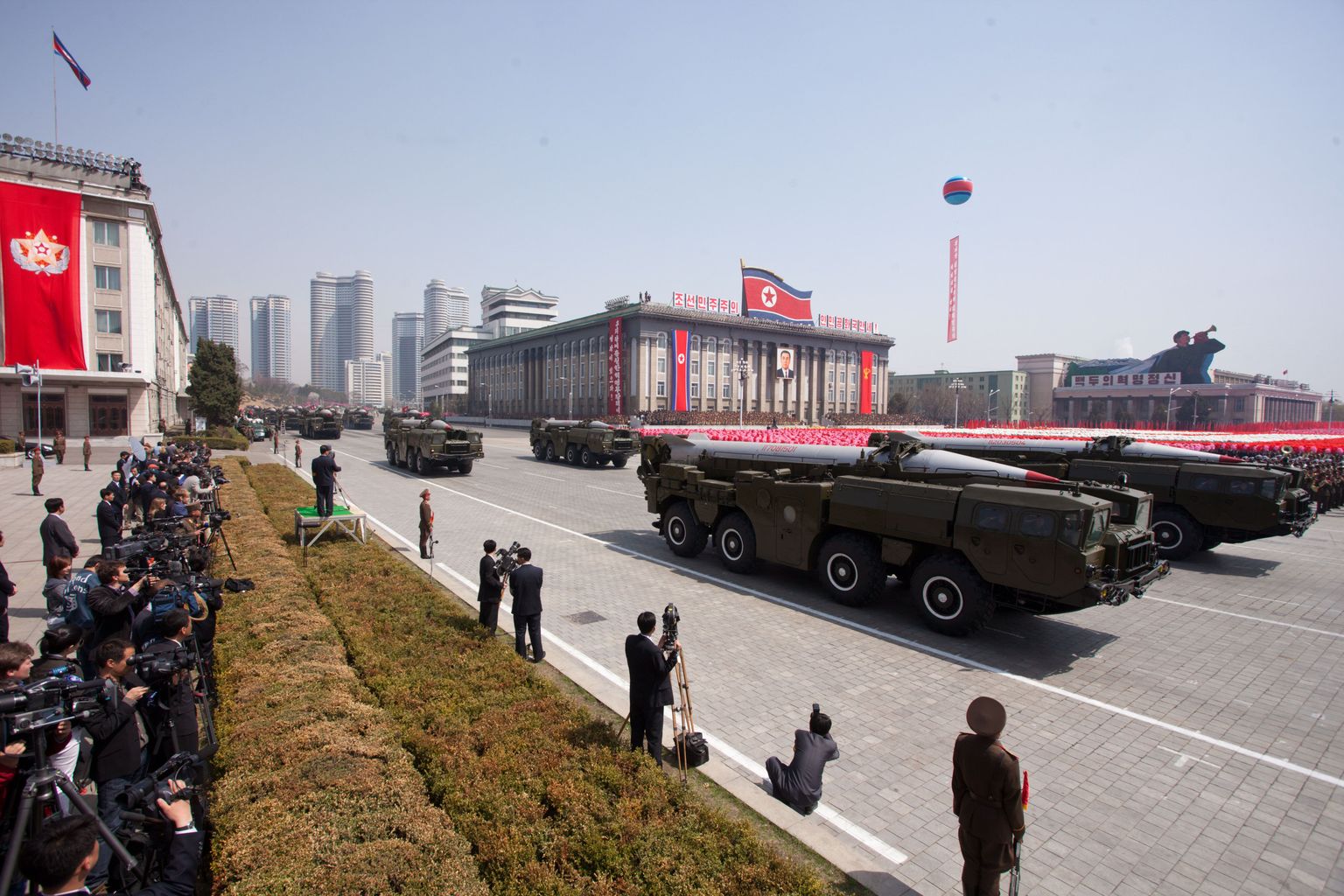 Korea RDV relvastusse kuuluvad raketid.