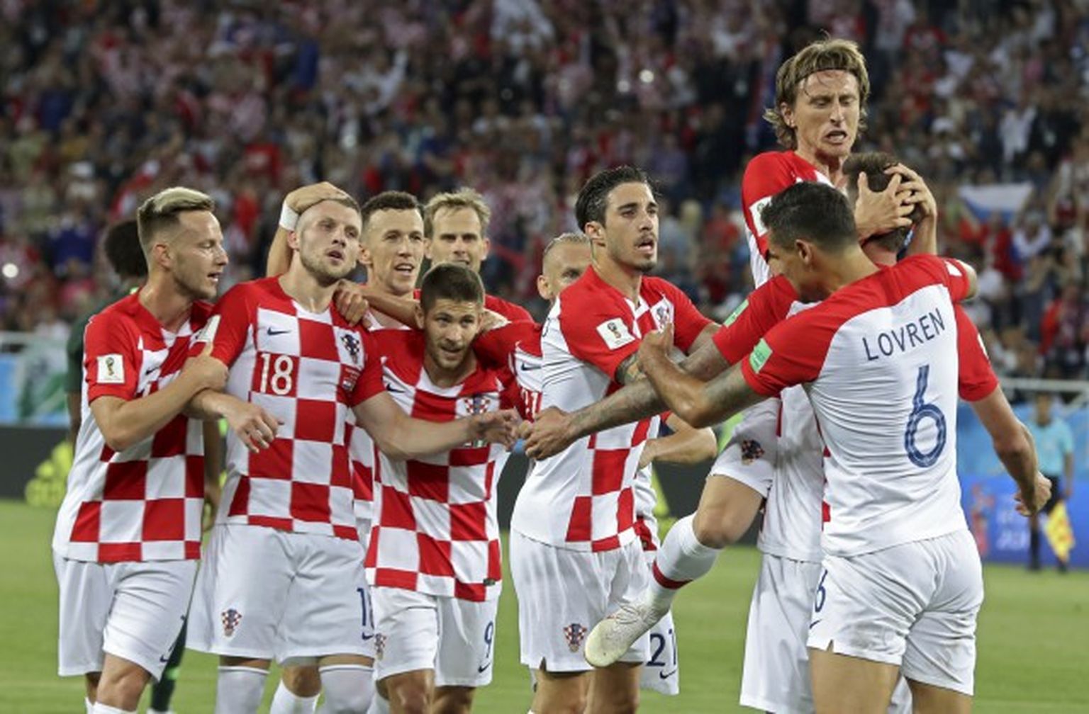 Horvātijas izlases futbolisti atzīmē vārtu guvumu
