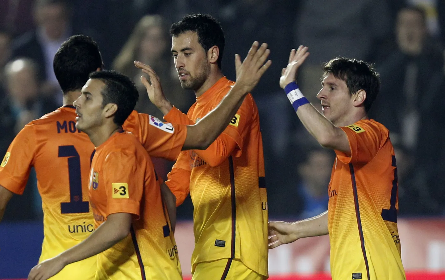 FC Barcelona mängumehed väravat tähistamas.