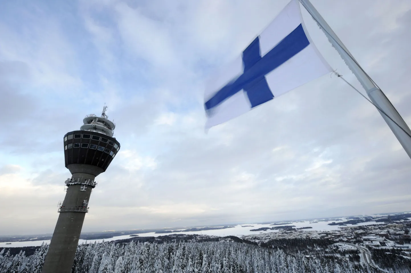 Soome riigilipp lehvimas.