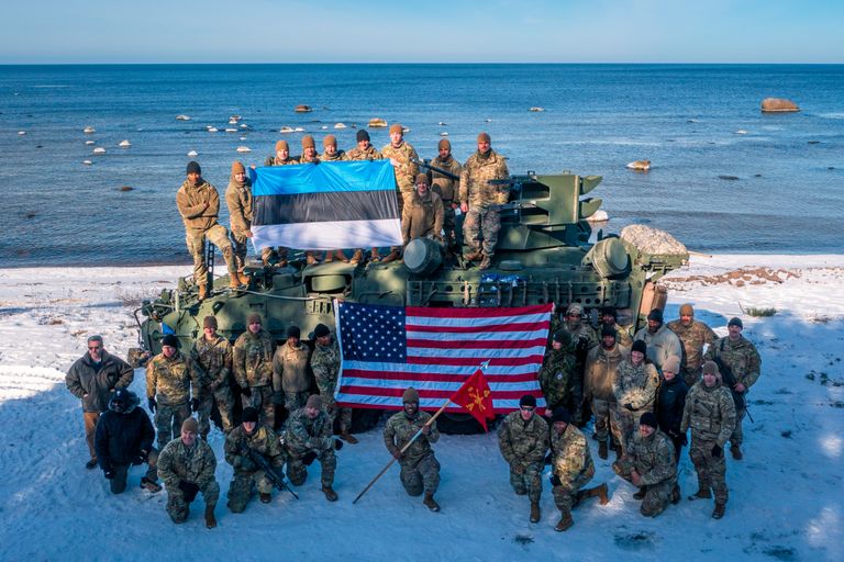Эстонские и американские военные на совместных учениях в Эстонии.