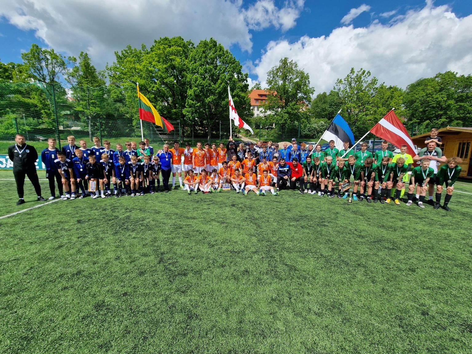 Hansapäevade spordiprogrammi osa on ikka olnud ka sõpruslinnade noorte jalgpalliturniir «Hansa Cup». Tänavu võõrustas Viljandi kolme linna Gruusiast, Leedust ja Lätist.