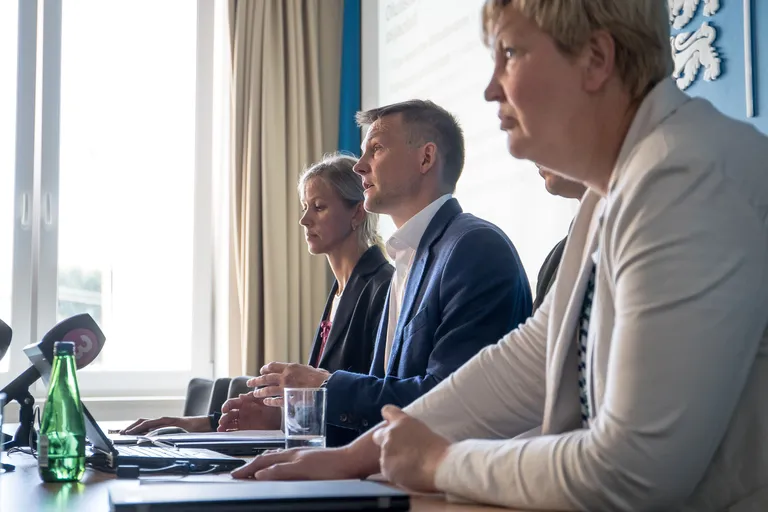 SKAIS2 pressikonverents, kus Marika Priske ja Ain Aaviksoo teatavad projekti ebaõnnestumisest vaatamata kulutatud viiele miljonile. Ain Aaviksoo lahkub seejärel peagi asekantsleri ametist.