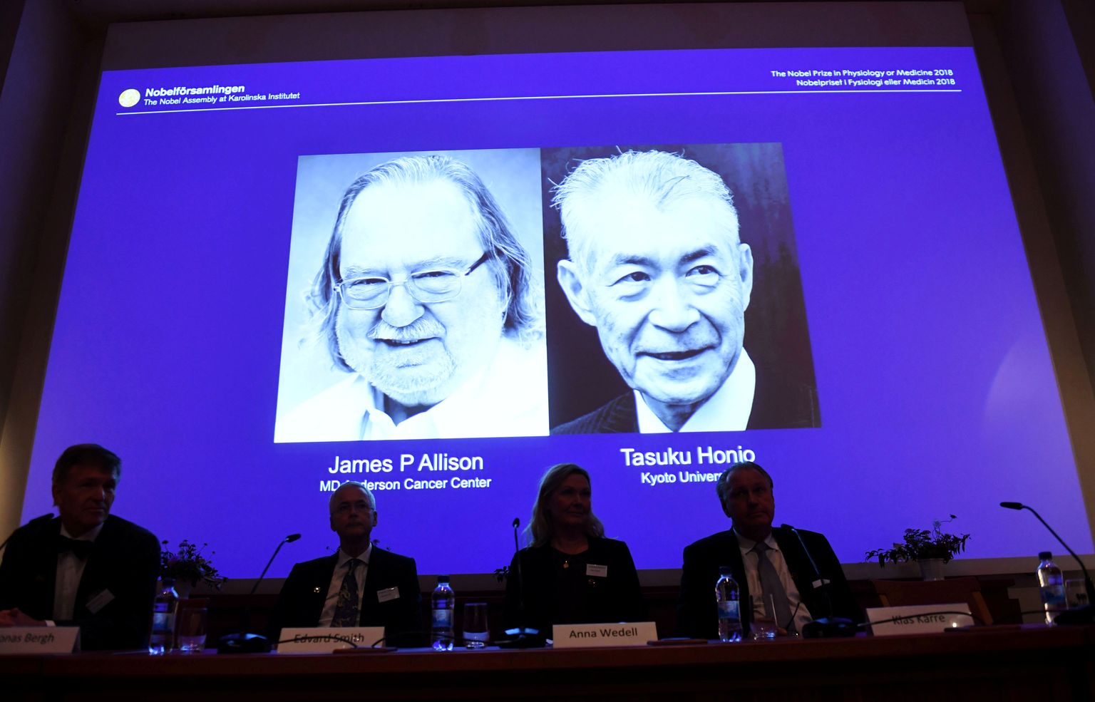 The Nobel Prize laureates for Medicine or Physiology 2018 are James P. Allison, U.S. and Tasuku Honjo, Japan presented at the Karolinska Institute in Stockholm, Sweden October 1, 2018. TT News Agency/Fredrik Sandberg via REUTERS      ATTENTION EDITORS - THIS IMAGE WAS PROVIDED BY A THIRD PARTY. SWEDEN OUT. NO COMMERCIAL OR EDITORIAL SALES IN SWEDEN.