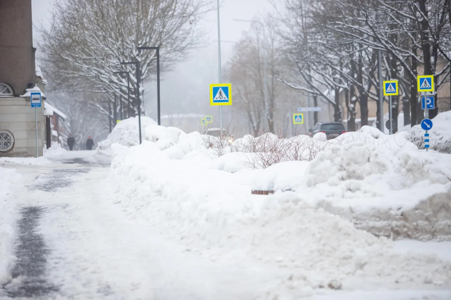 Lund on nii palju, et isegi veoauto võib hange kinni jääda.