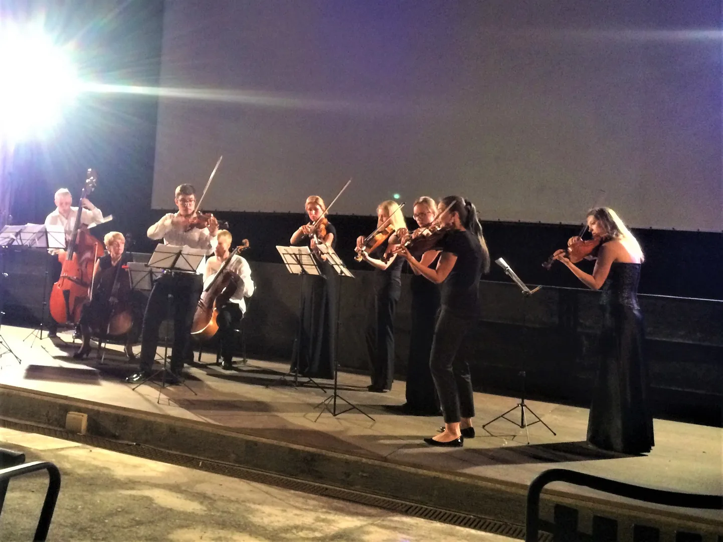 Eesti Sinfonietta on loominguliselt ärksatest artistidest koosnev orkester, milles pikki aastaid musitseerinud interpreedid on üheskoos esinenud Euroopa mainekates kontserdisaalides. Fotol mullune orkestriproov Itaalias.