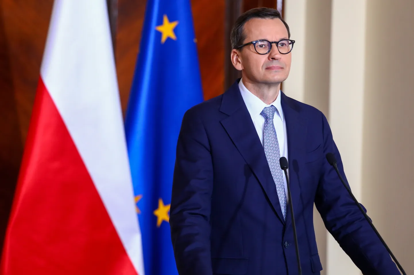 Mateusz Morawiecki pressikonverentsil Varssavis.
