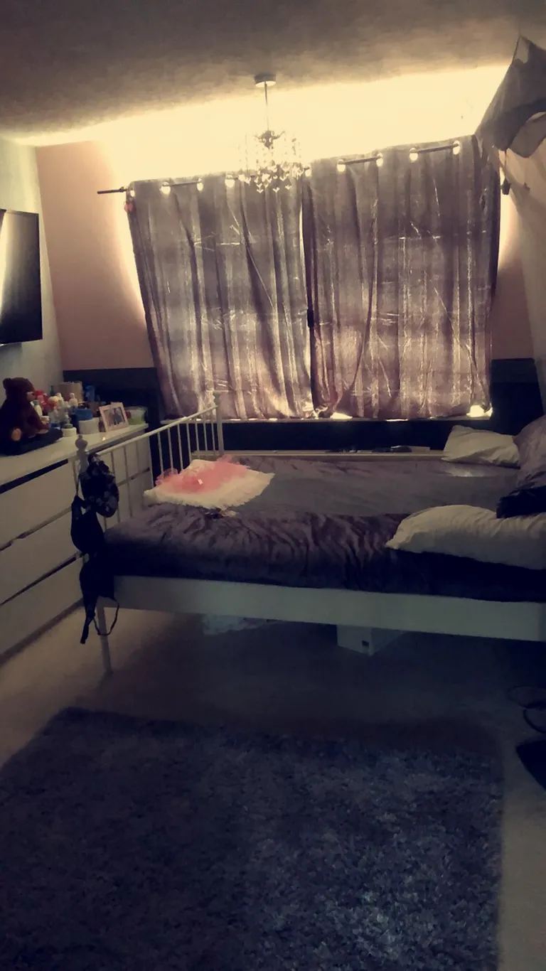 Charlotte´i magamistuba enne põlengut.