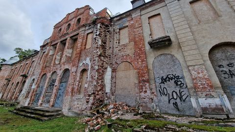 Lubati investeerida 50 miljonit, kuid alles jäid varemed: Narva-Jõesuu otsustas legendaarse kuursaali päästa