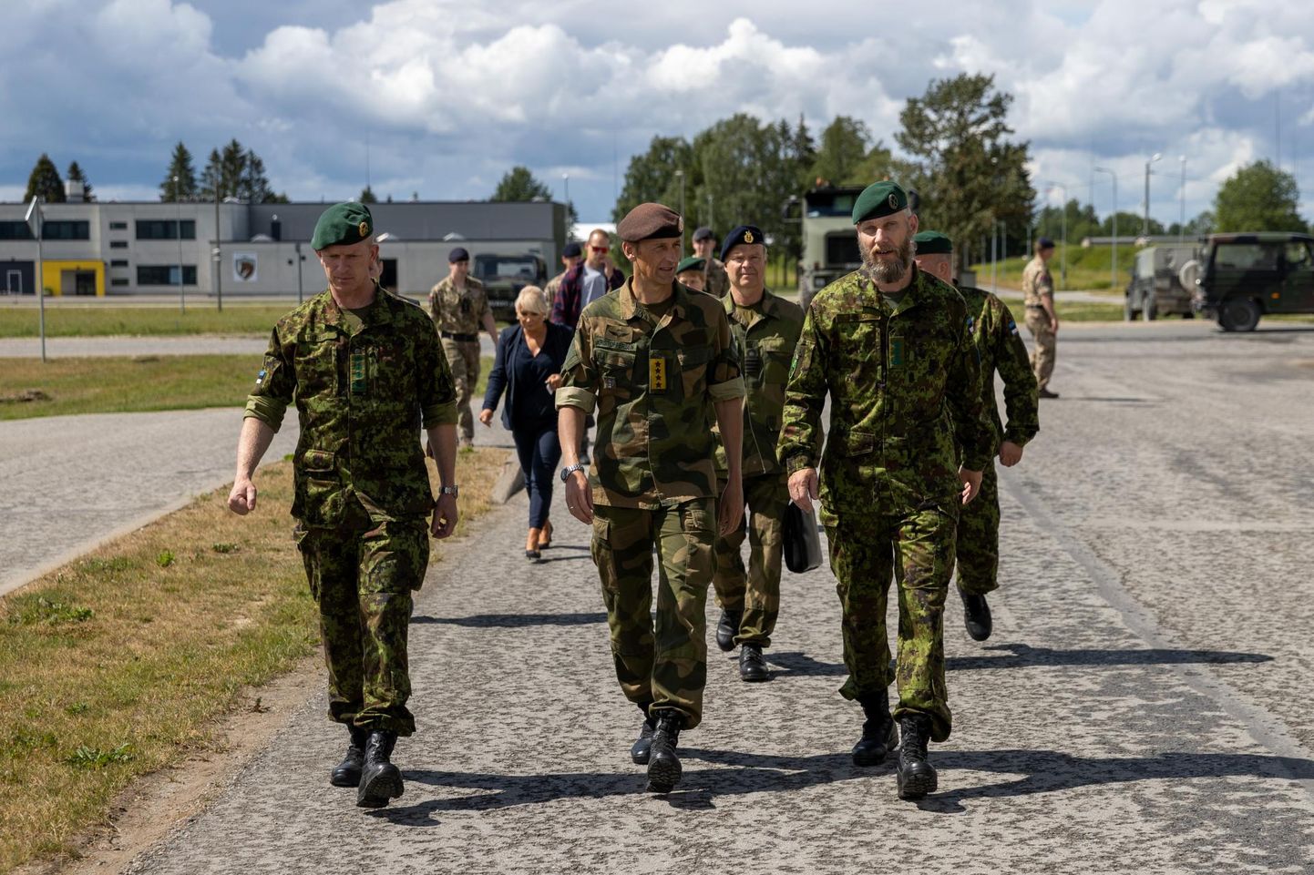 Esireas astuvad Eesti kaitseväe juhataja kindralleitnant Martin Herem, Norra kaitseväe juhataja kindral Eirik Kristoffersen ja 1. jalaväebrigaadi ülem kolonel Andrus Merilo.