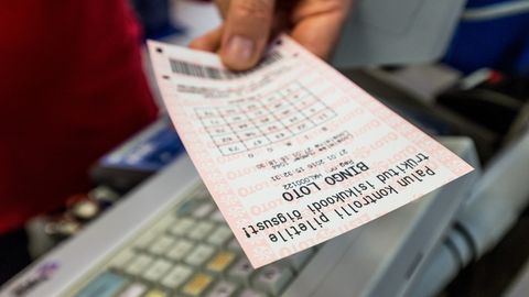 «Закрою кредиты и поеду в Италию!»: жительница Эстонии рассказала, как потратит выигранные в лотерею деньги