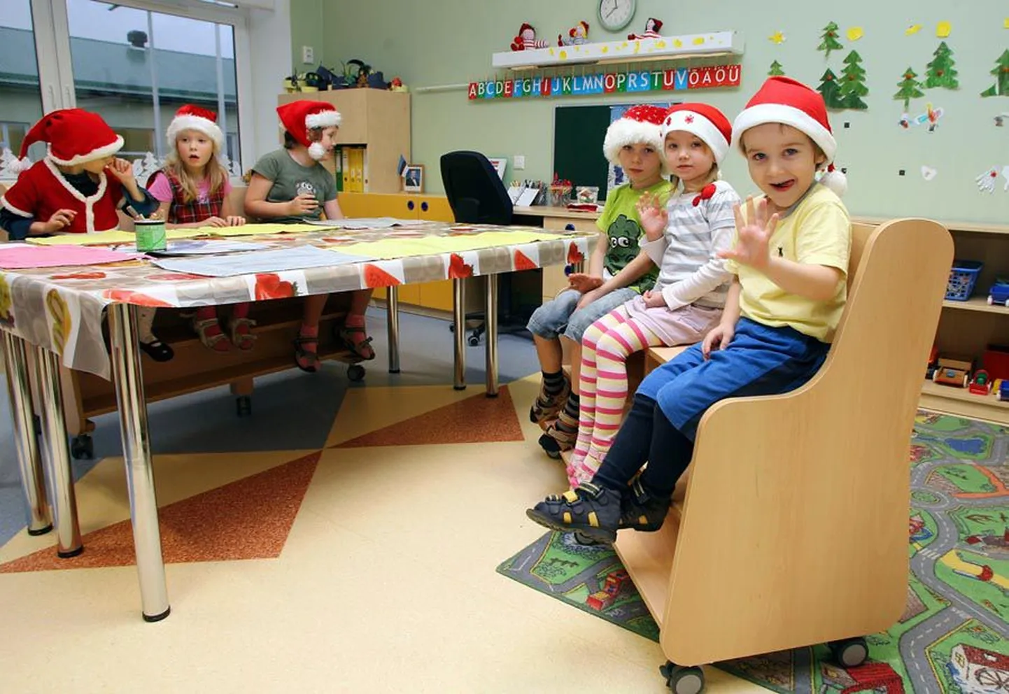 Midrimaa lasteaia põnnid tundsid end eile Kuldnoka rühma ruumis vabalt ja olid heas tujus.