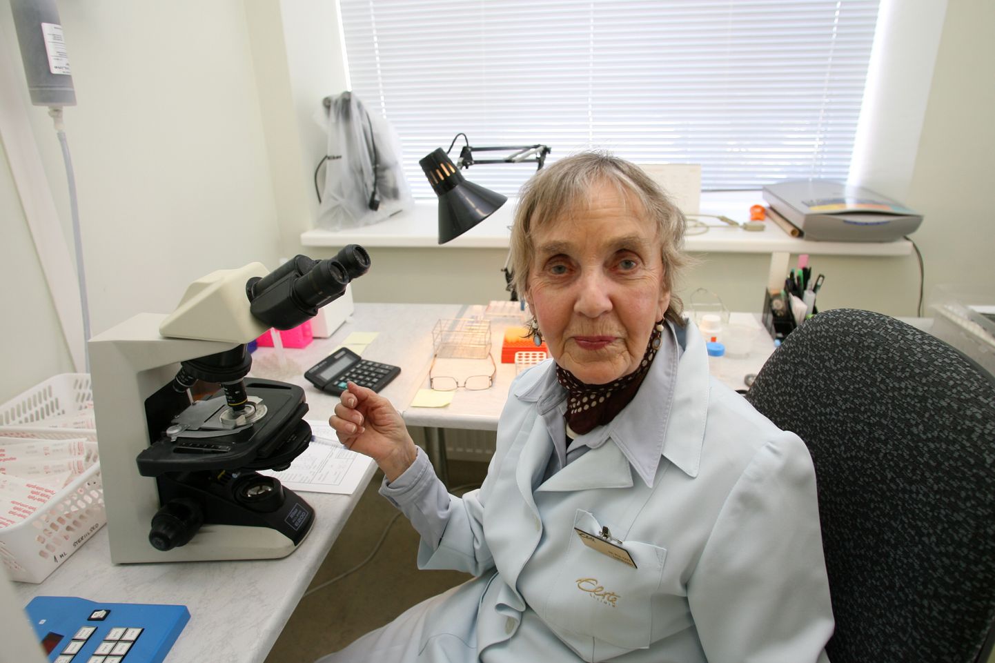 Laboriarst Pia-Astrid Ott oma töölaua taga Elite kliinikus aastal 2010.