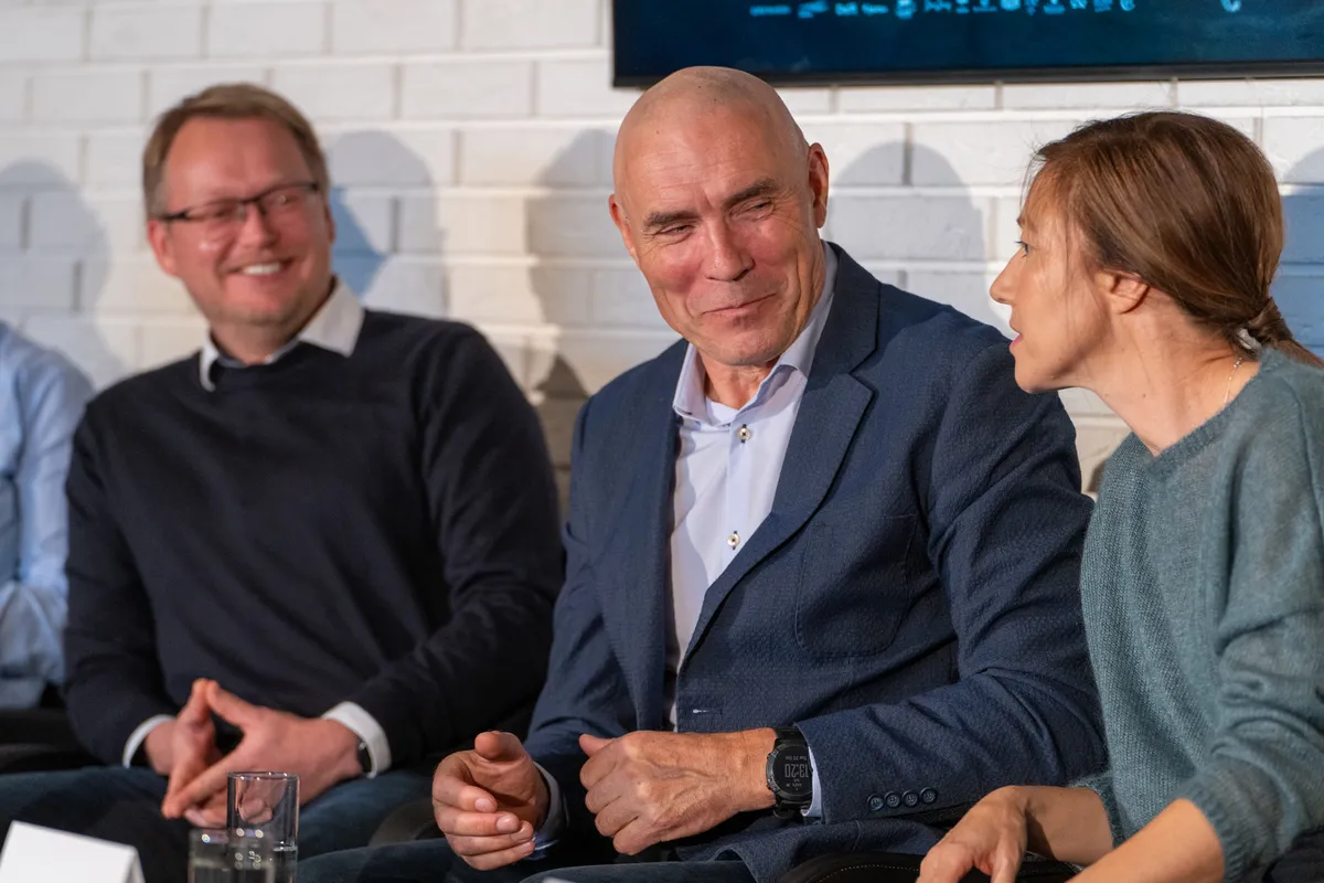 Režisors Juris Kursietis kopā ar filmas galvenajiem aktieriem.