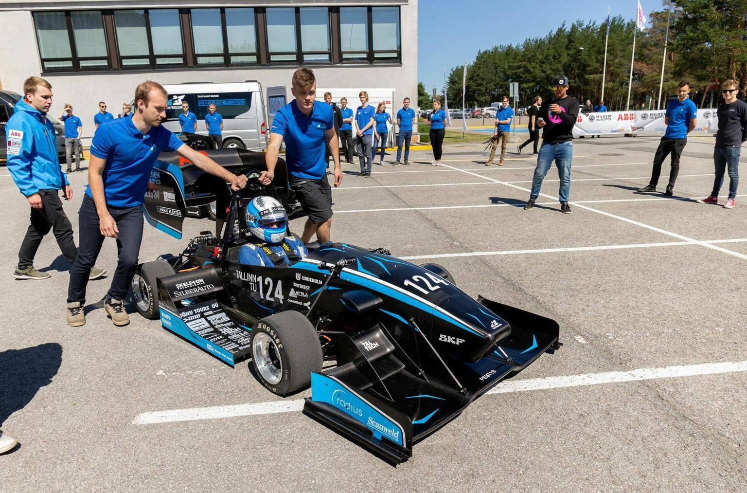 Tallinna Tehnikaülikooli tudengite ehitatud isejuhtiv vormelauto.