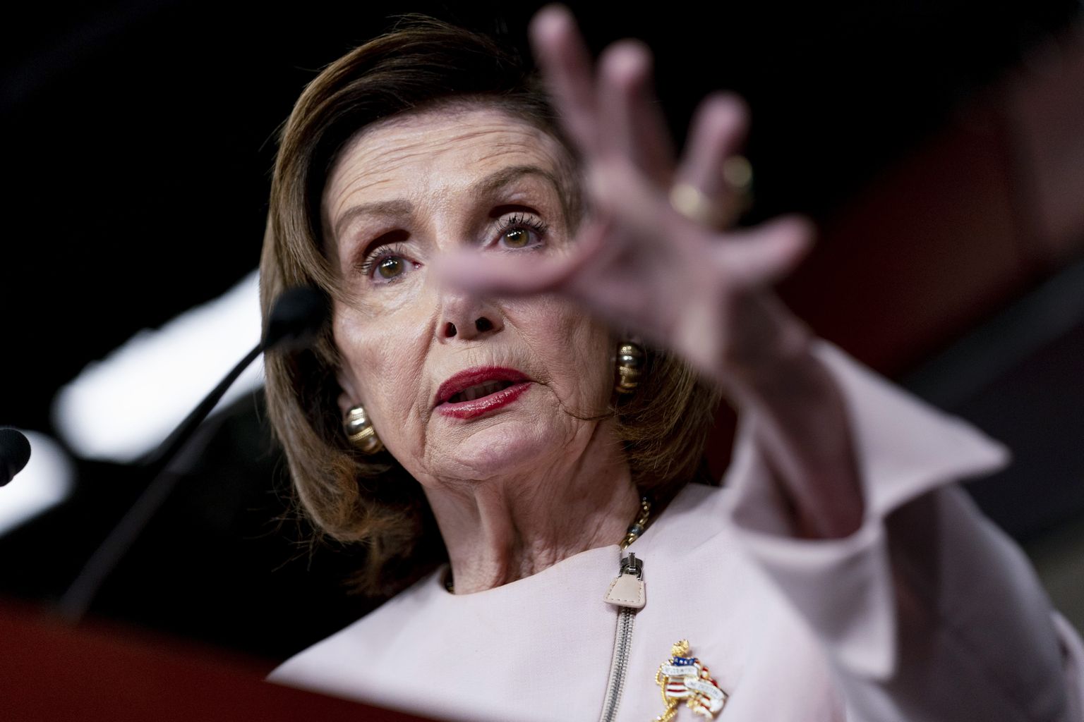 USA Kongressi esindajatekoja spiikri Nancy Pelosi (pildil) sõnutsi "varamaks tõenäoliselt tuleb."