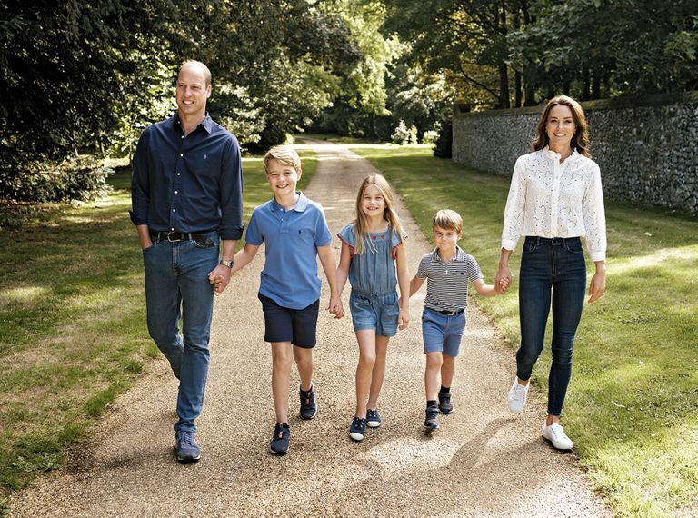 Prints William, prints George, printsess Charlotte, prints Louis ja printsess Catherine 2022. aasta jõulukaardil.