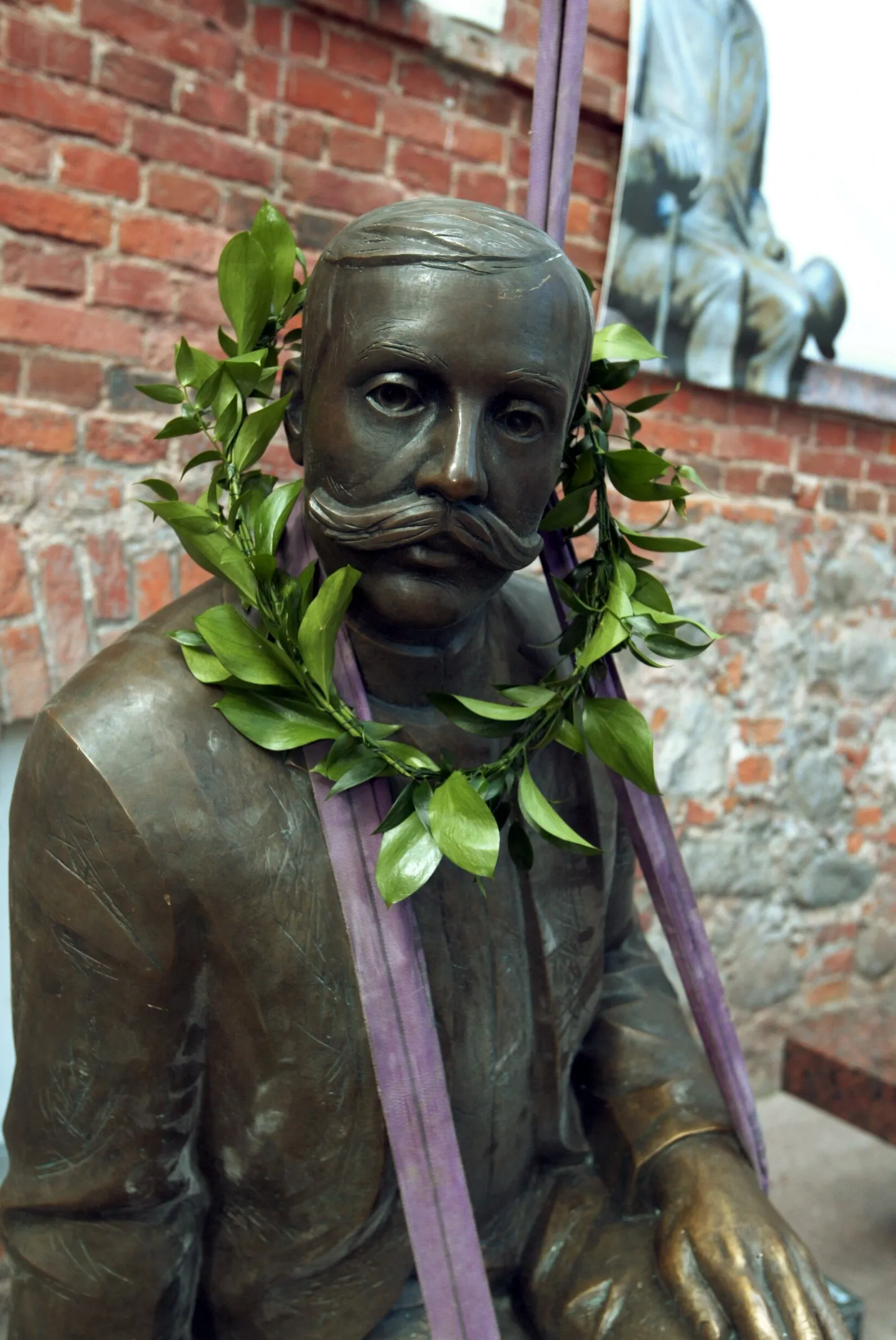 Eduard Vilde kuju Tartus.
