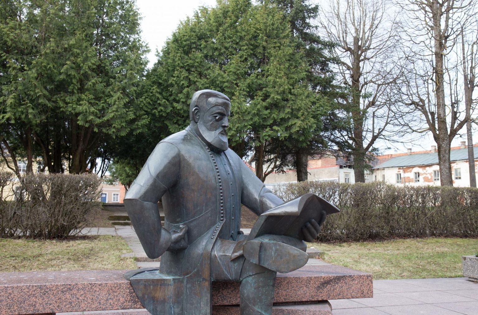 Carl Robert Jakobsoni skulptuur Viljandis