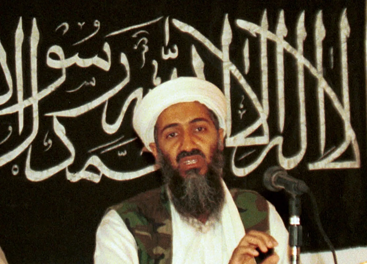 Osama bin Laden 1998. aastal tehtud fotol.