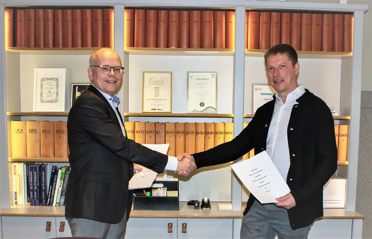 Turnit ja Samtrafiken partnerluslepingut sõlmimas.