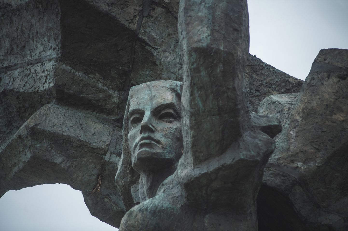 Памятник в парке Победы в Пардаугаве