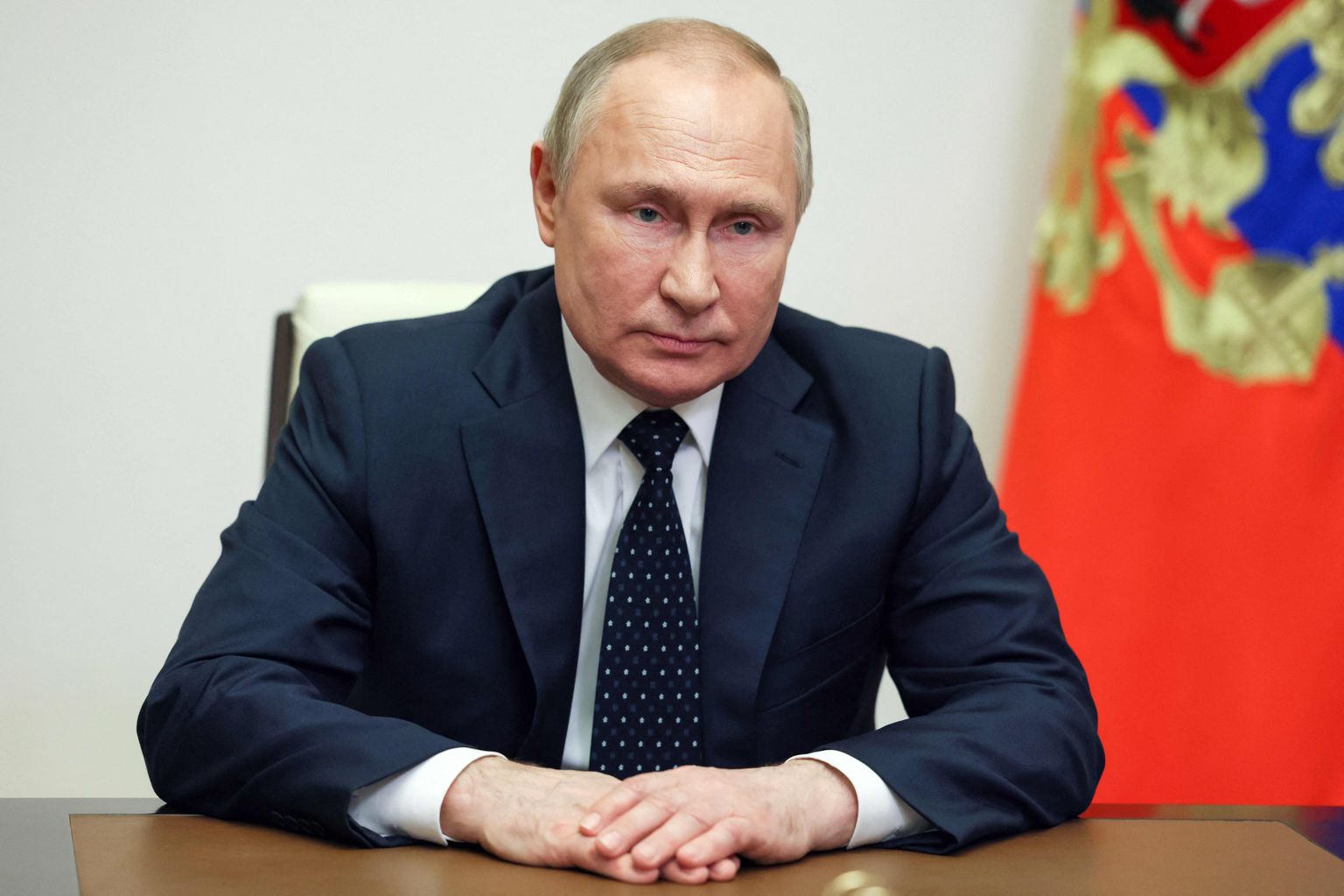 Venemaa president Vladimir 28. mail 2022 Novo-Ogarjovo riigiresidentsist piirivalvurite päeva tervituskõnet pidamas.