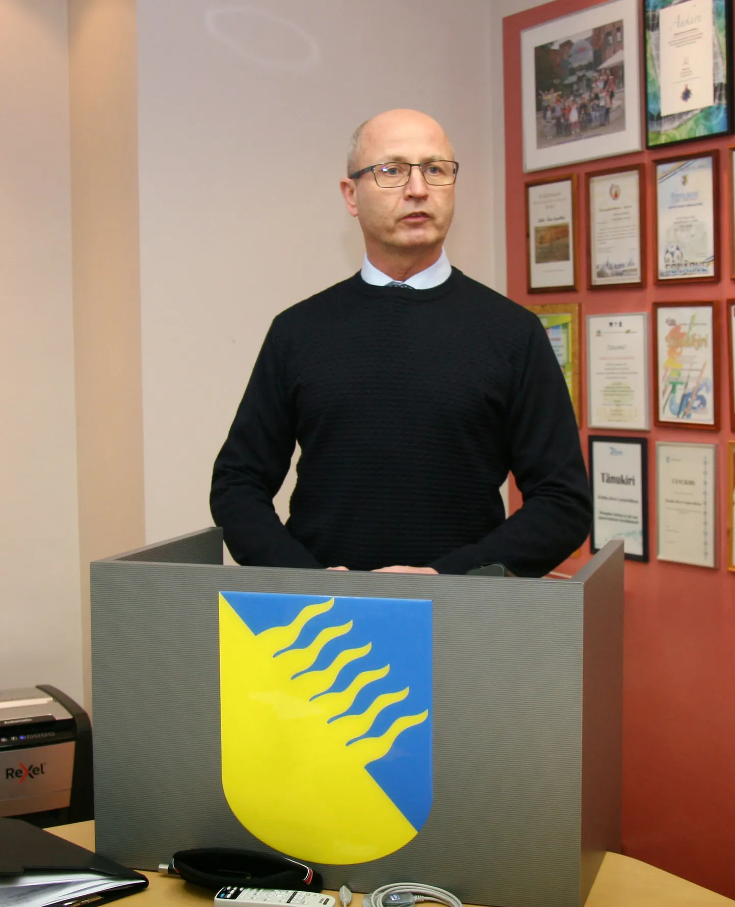 Toomas Nael ei oska öelda, mida eelmised linnajuhid on valesti teinud, aga möönab, et linna elanike arv kahaneb ja ettevõtjate huvi Kohtla-Järvele investeerida on väike.