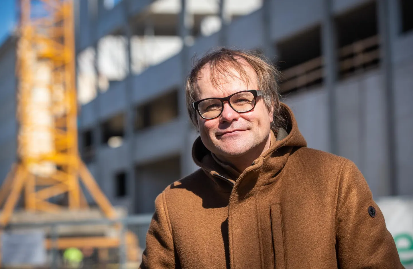 «Minu unistus on alati olnud, et eri valdkondade inimesed oleksid üksteise tegemistega paremini kursis,» ütleb Timo Steiner. Pildil on ta ehitusjärgus muusika- ja balletikooli hoone ees, aadressil Pärnu maantee 59.