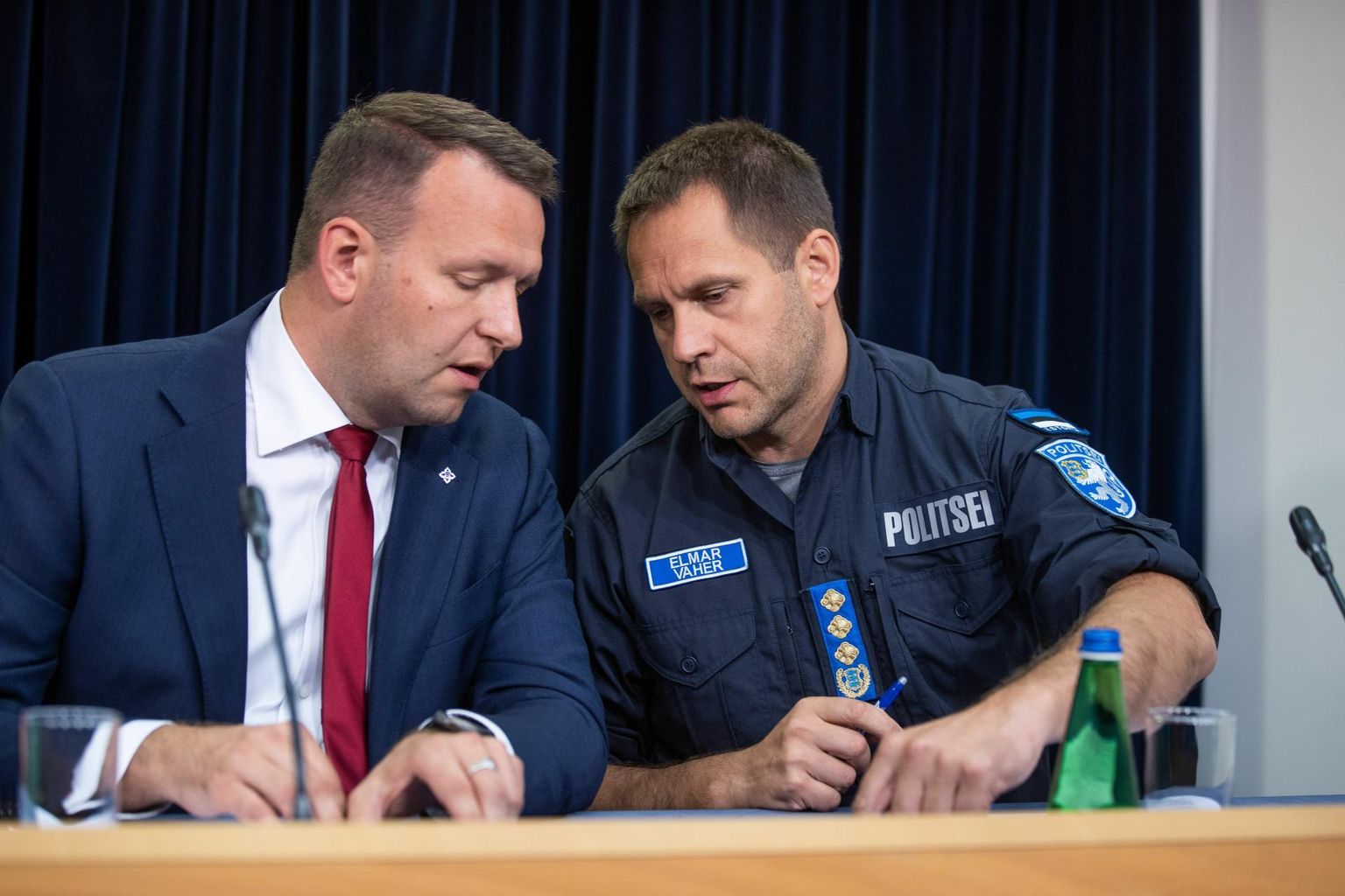Estonian Minister of the Interior Lauri Laanemets (left) and director general of the Police and Border Guard Board Elmar Vaher.