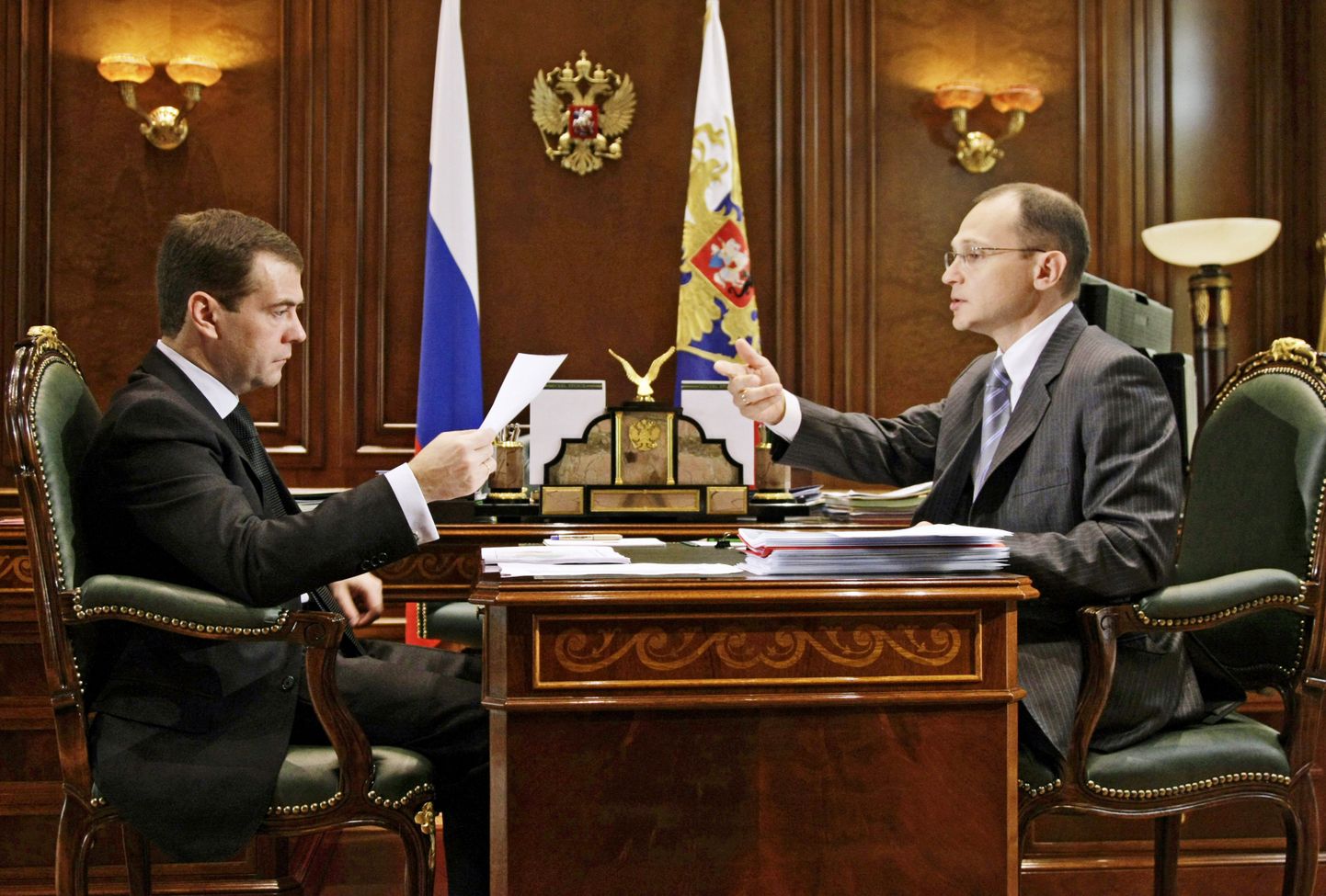 Vene Föderatsiooni president Dmitri Medvedev (vasakul) ja Rosatomi esimees Sergei Kirilenko.