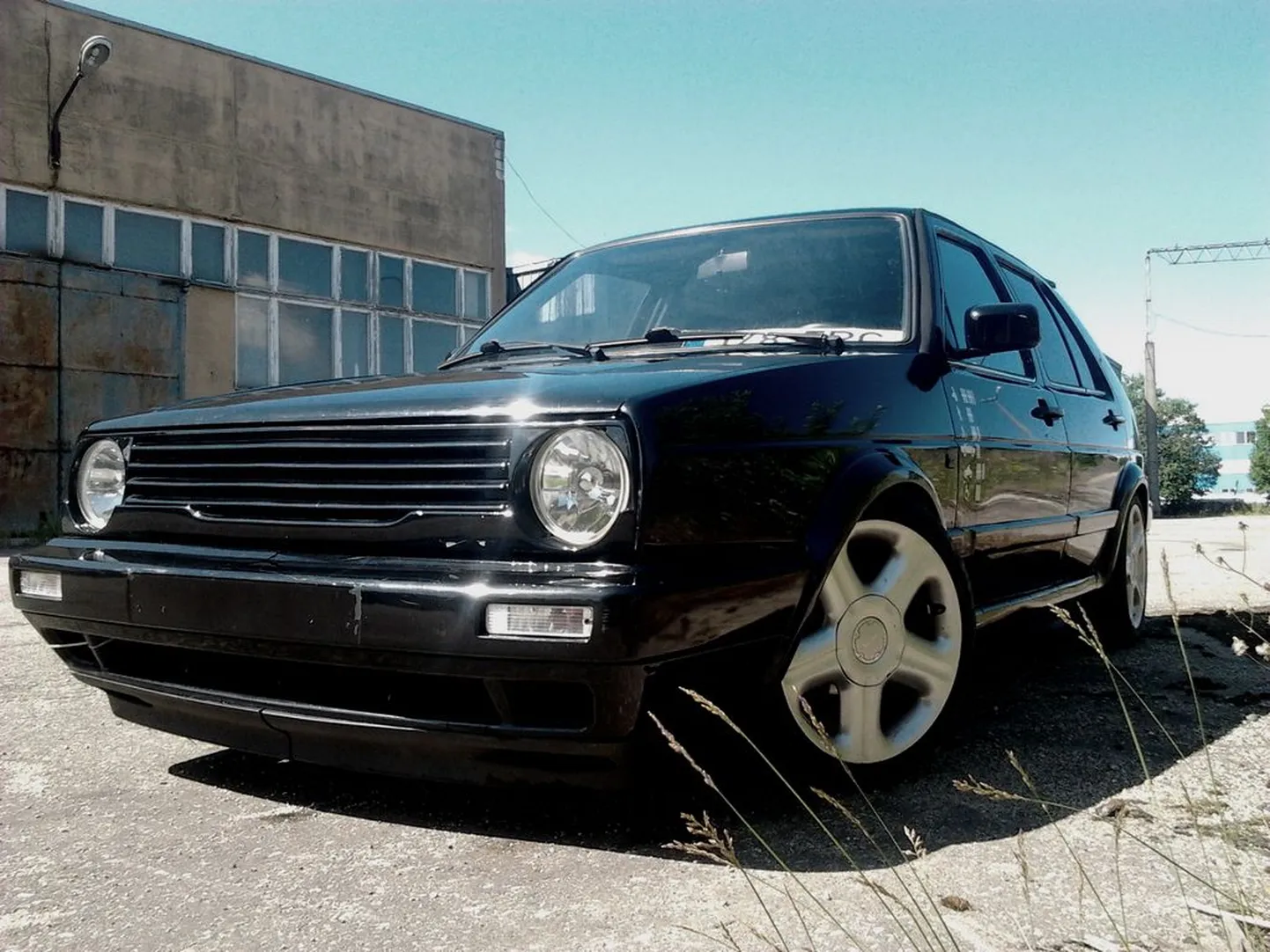 Minu esimene auto oli Volkswagen Golf mk2 (1988). 
Ostetud sai ta 2012 aasta suvel.
