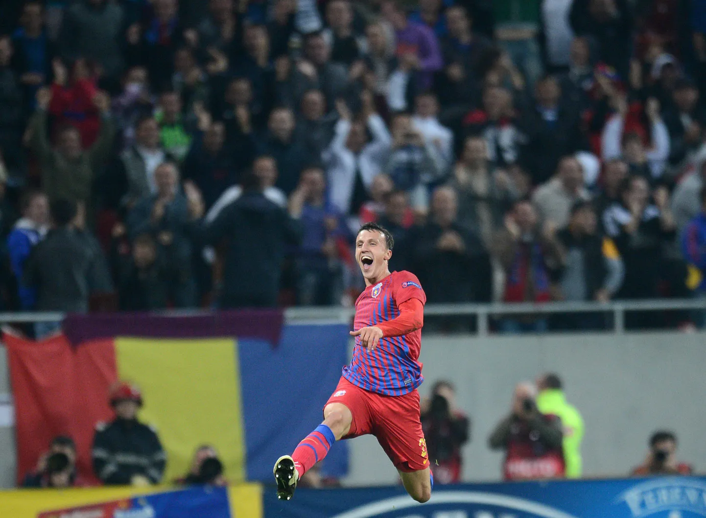 Vlad Chiriches.