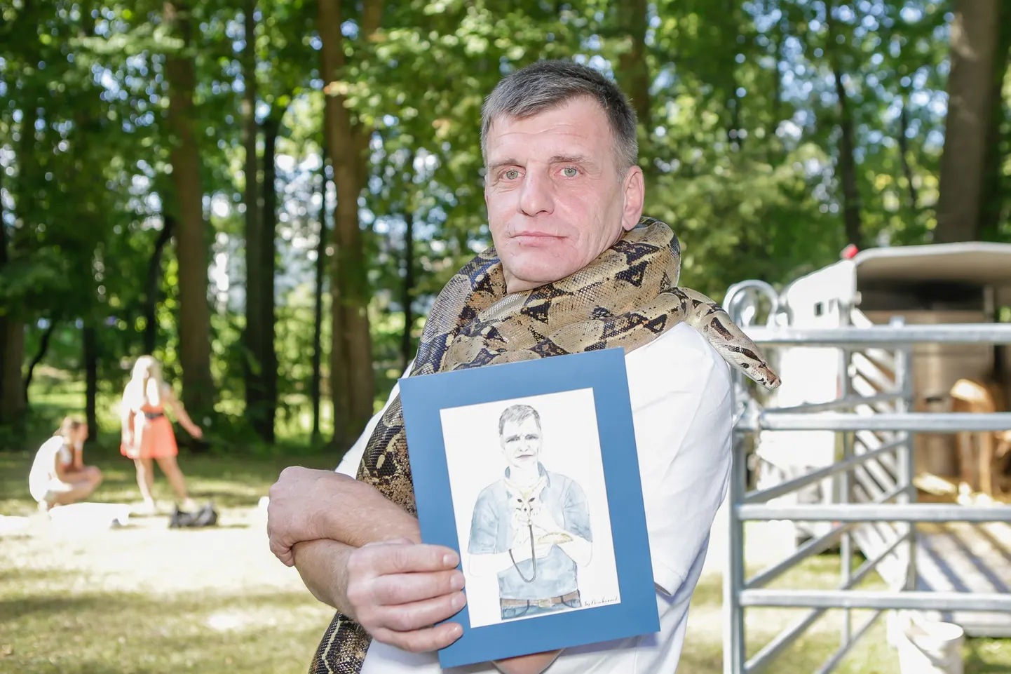 Küüslaugufestival 2015 Ülenurmel - Naisteala emand oli Anu Saagim. Teleajakirjanik ja Eestimaa Loomakaitse Liidu esimees Heiki Valner
