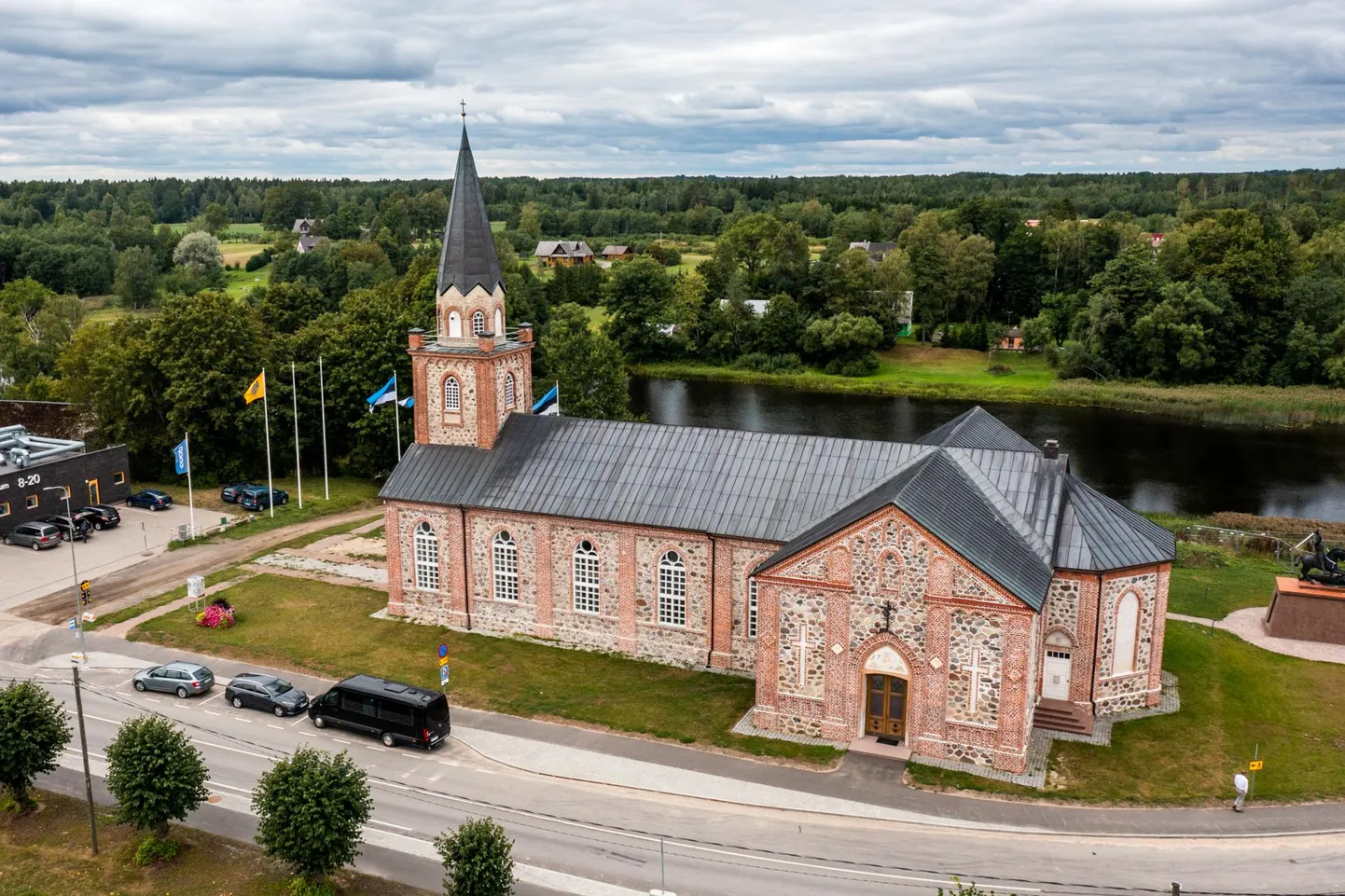 Laupäeval meenutatakse Toris Eesti sõjameeste mälestuskirikus tänujumalateenistusel Vene vägede Eestist lahkumist, millest just sellel kuupäeval möödub 30 aastat.