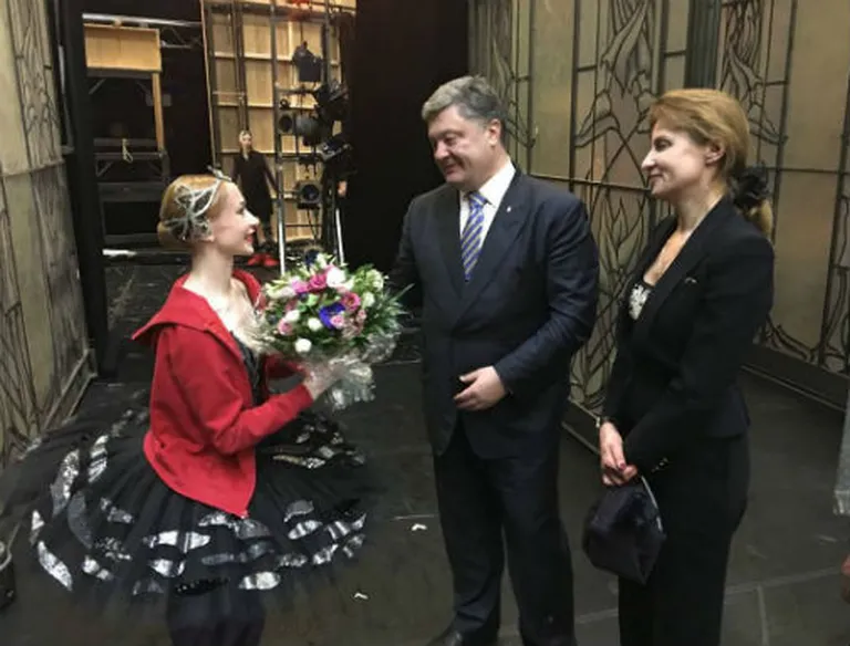 Петр Порошенко сделал жене душевный подарок