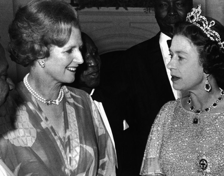 Kuninganna Elizabeth II räägib peaministri Margaret Thatcheriga (vasakul) (01.08.1979).