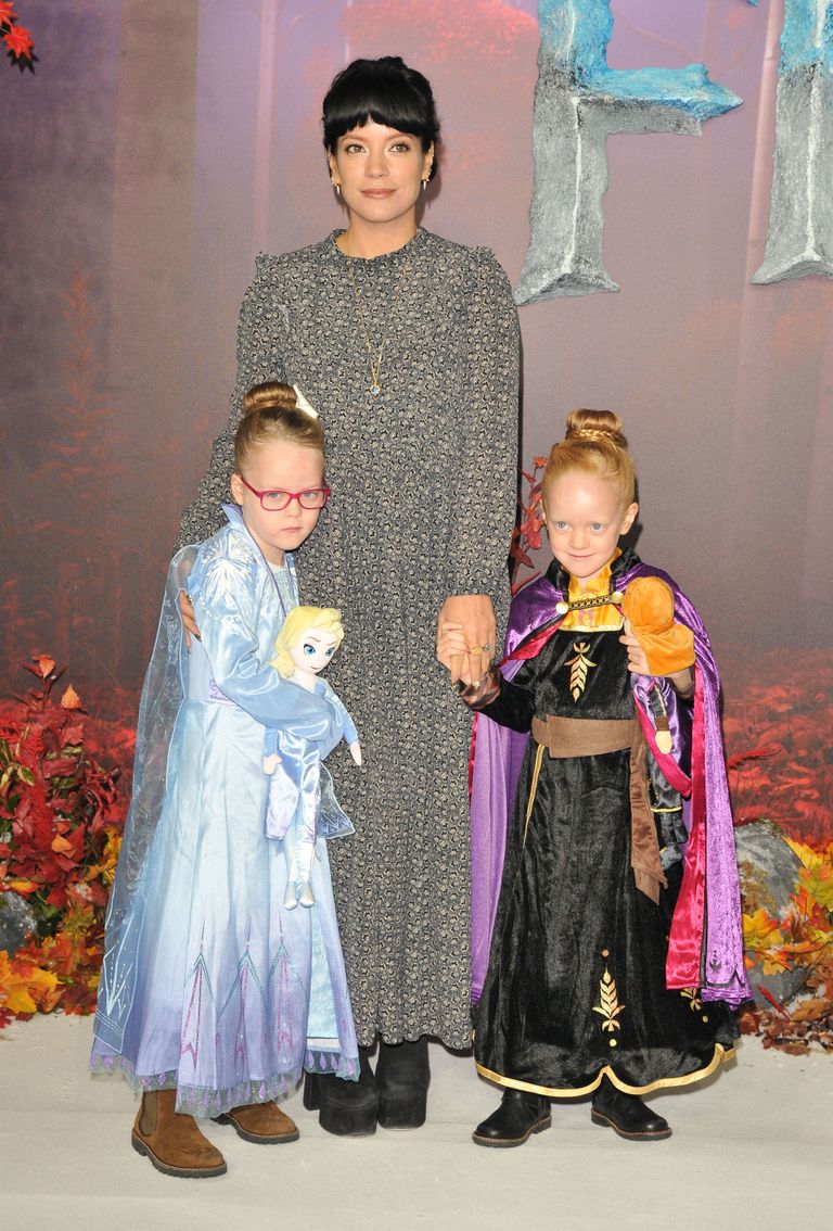 Лили Аллен с дочерьми.