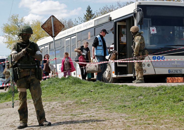 Tsiviilelanike evakueerimine Mariupolist Ida-Ukrainasse Donetski piirkonda. Foto on tehtud 1. mail 2022