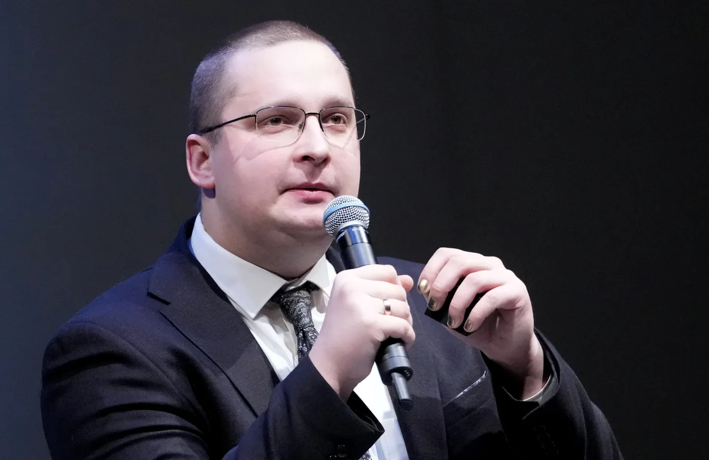 Dzejnieks un kritiķis Ivars Šteinbergs piedalās teātra un kinokritiķa Normunda Naumaņa vārdā nosauktās Gada balvas mākslas kritikā un Jaunā kritiķa vai kritiķes veicināšanas balvas svinīgajā pasniegšanas ceremonijā "NN nakts" Jaunajā Rīgas teātrī.