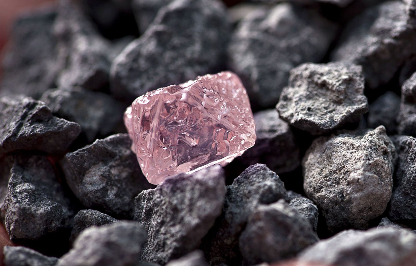 Austraaliast leitud 12,76-karaadine roosa teemant