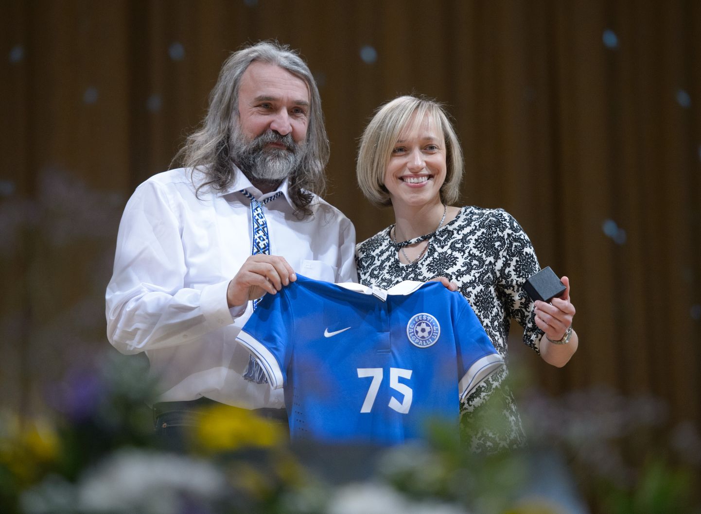 Anastassia Morkovkina koos Eesti Jalgpalliliidu presidendi Aivar Pohlakuga