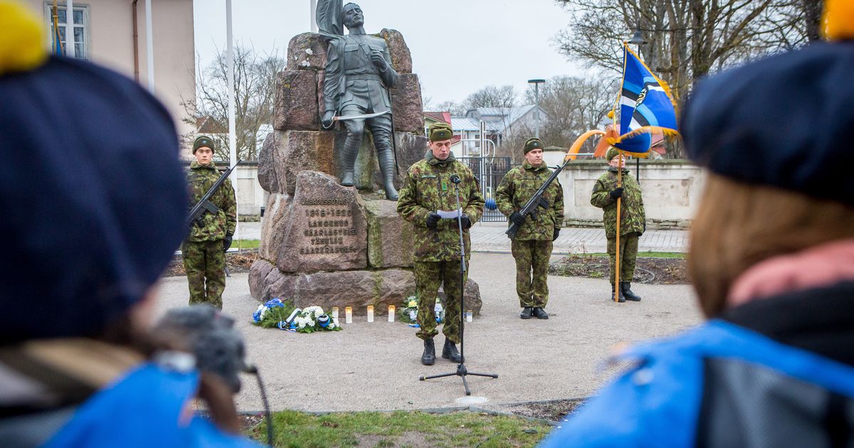 GALERII: Vabadussõja relvarahu tähistati küünalde ja pärgadega