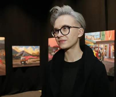 Estookin на своей выставке в Тарту, 2018.
