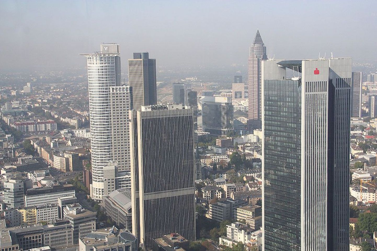 Frankfurt Maini ääres on mitte ainult Saksamaa, vaid kogu Euroopa Liidu panganduse keskus. Nendes kõrghoonetes juhitakse rahavooge ja üritatakse võidelda euroala näriva võlakriisiga.