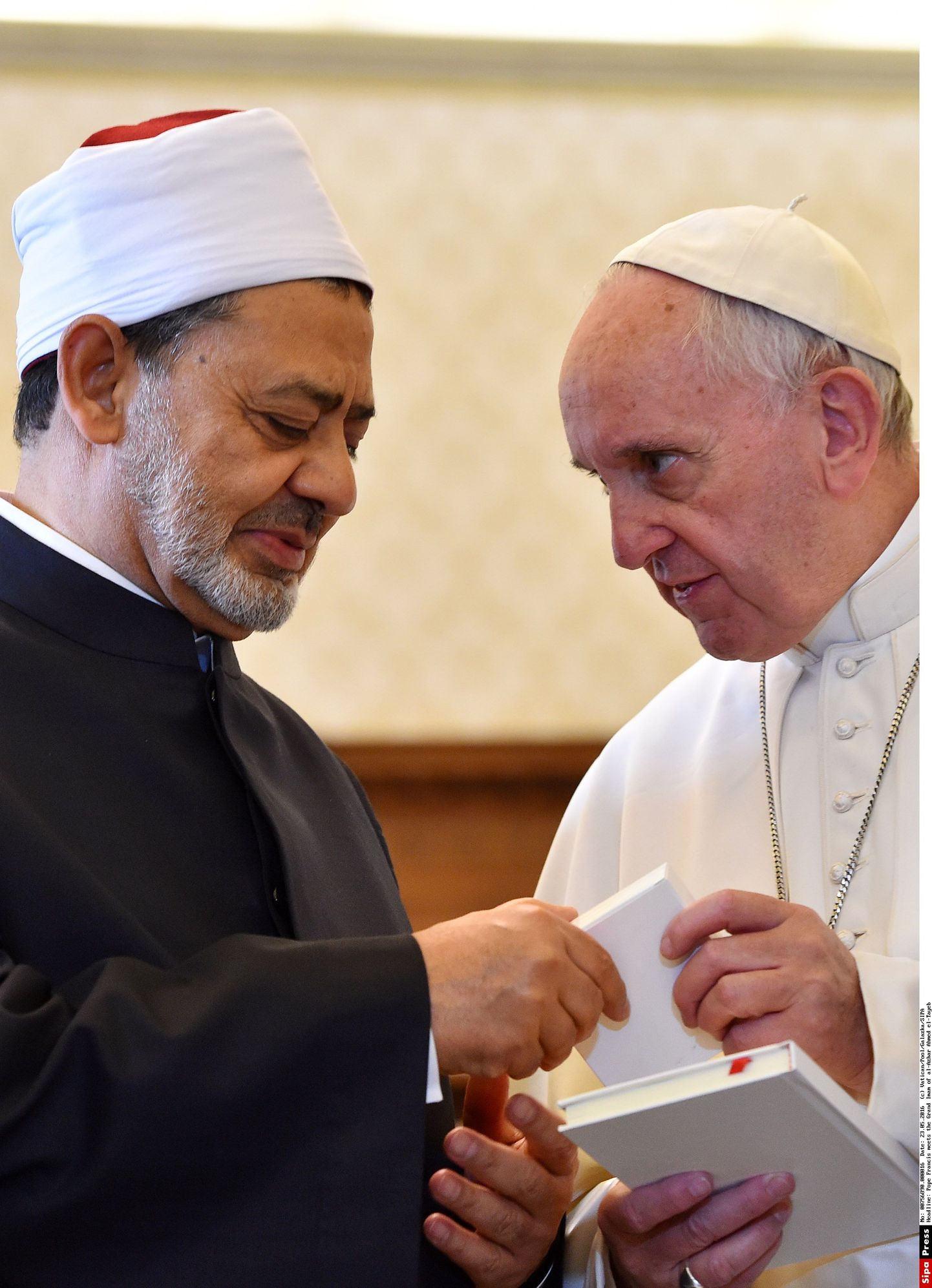 Ахмед ат-Тайиб и Папа Франциск.