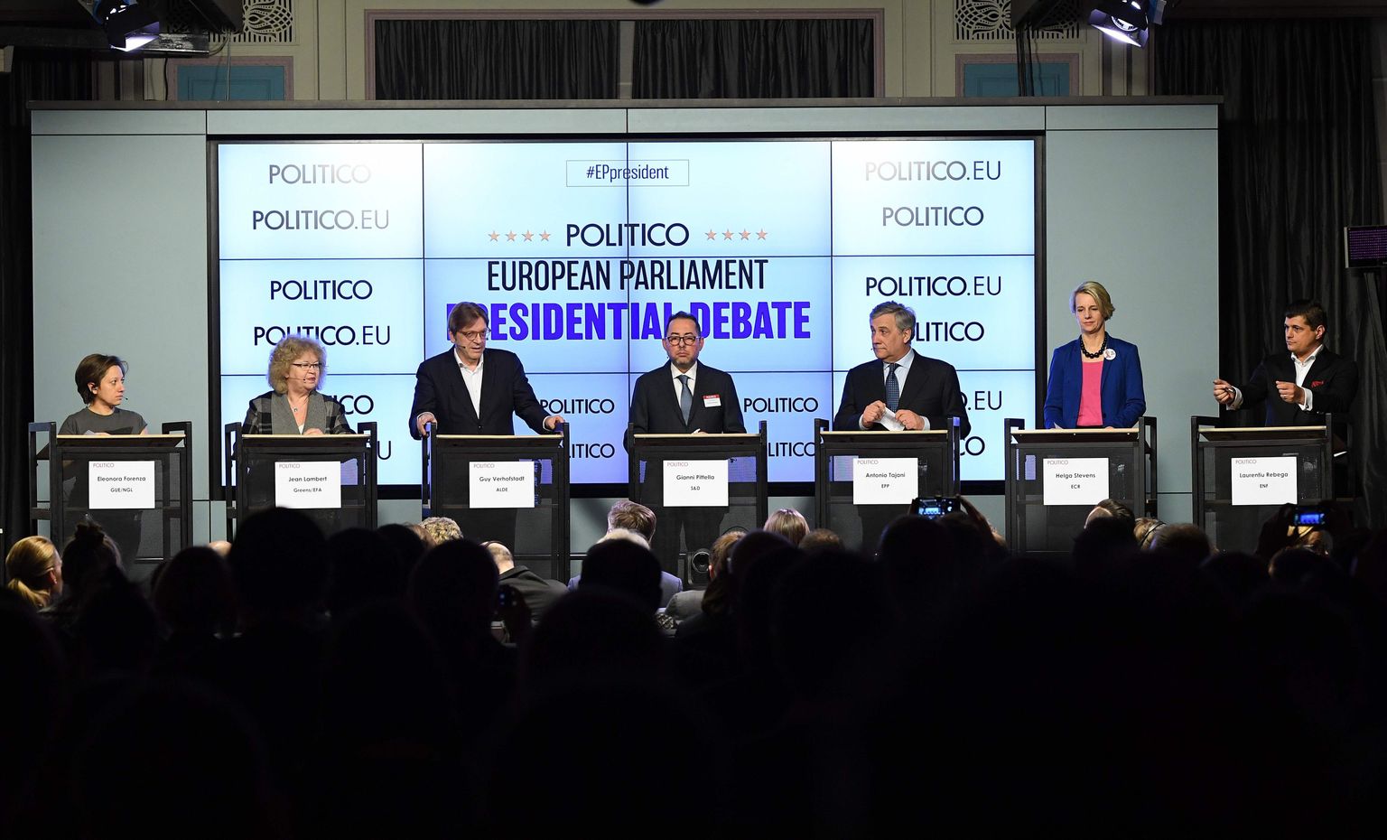 Vasakult paremale: Eleonora Forenza, Jean Lambert, Guy Verhofstadt, Gianni Pittella, Antonio Tajani, Helga Stevens ja Laurenţiu Rebega valimisüritusel.