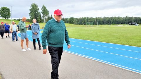 VIDEO JA PILDIGALERII ⟩ Iisakus on nüüd Selliku staadion ja "pinkide pink"