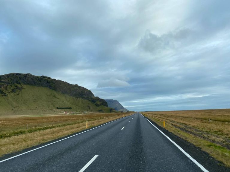 Кататься по Исландии на машине и глядеть по сторонам - одно удовольствие!