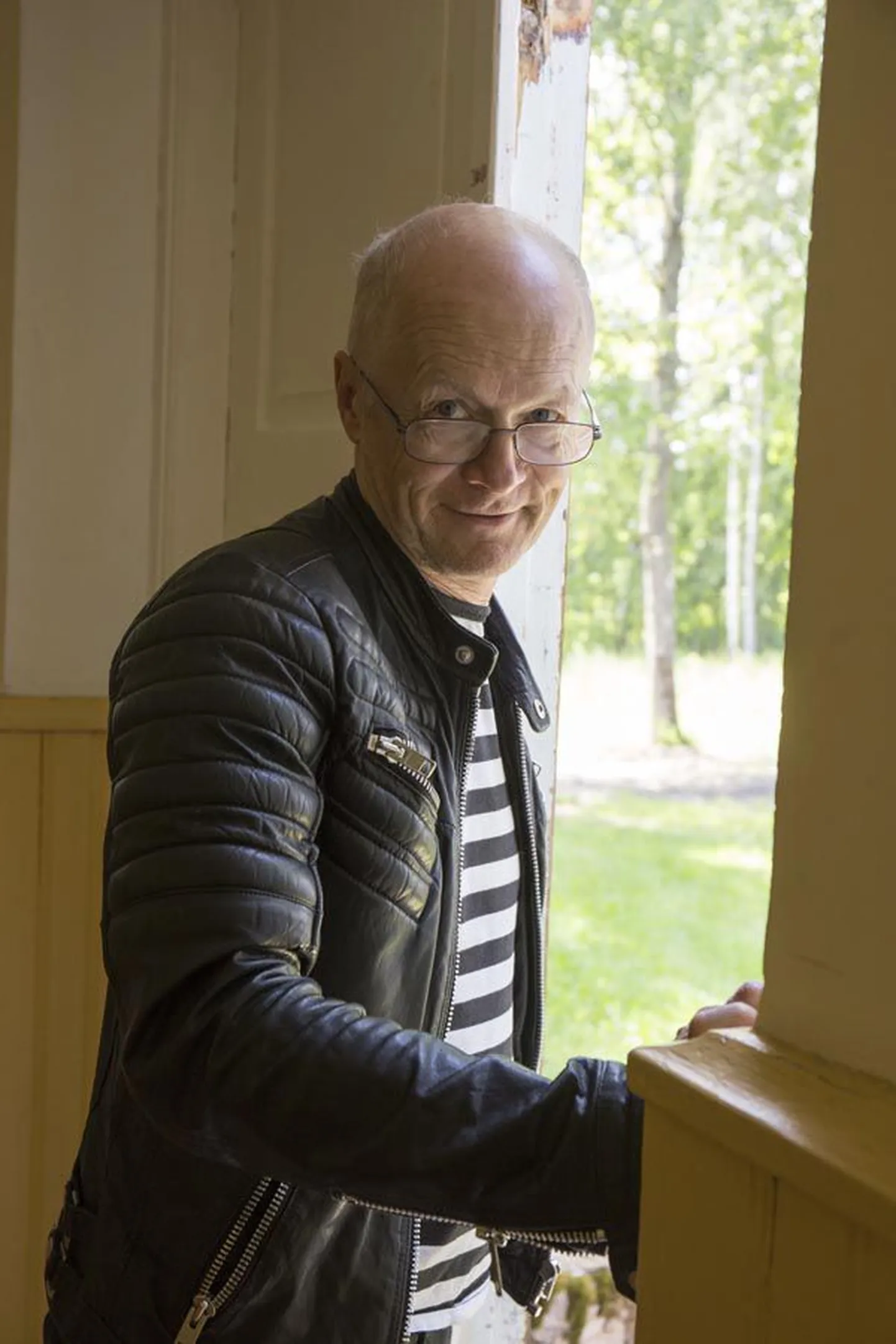 Elukutseline näitleja Heino Seljamaa tuli Suislepa rahvamajja, et jagada oma mõtteid harrastusnäitlejaile.